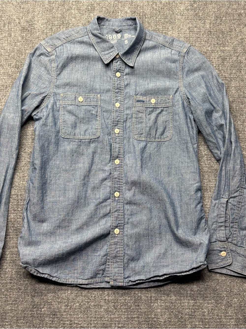 GAP 1969 Shirt Mens Small Blue Iconic Worker Chambray L/S 100% Cotton